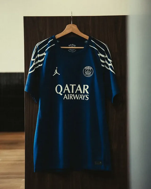Paris Saint-Germain x Jordan Fourth Kit